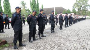 Pilkada LOTENG Polisi Kerahkan 300 Personil Jaga Rapat Pleno Terbuka KPU Tingkat Kabupaten