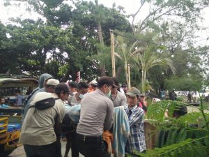 Polsek Pemenang,Evakuasi pria Asal Bekasi yang Pingsan saat Bermain sonokeling di Gili Terawangan