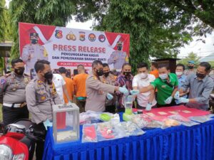 Di akhir tahun 2021, Kapolres Lombok tengah Musnah kan Sabu Obat obatan dan Miras